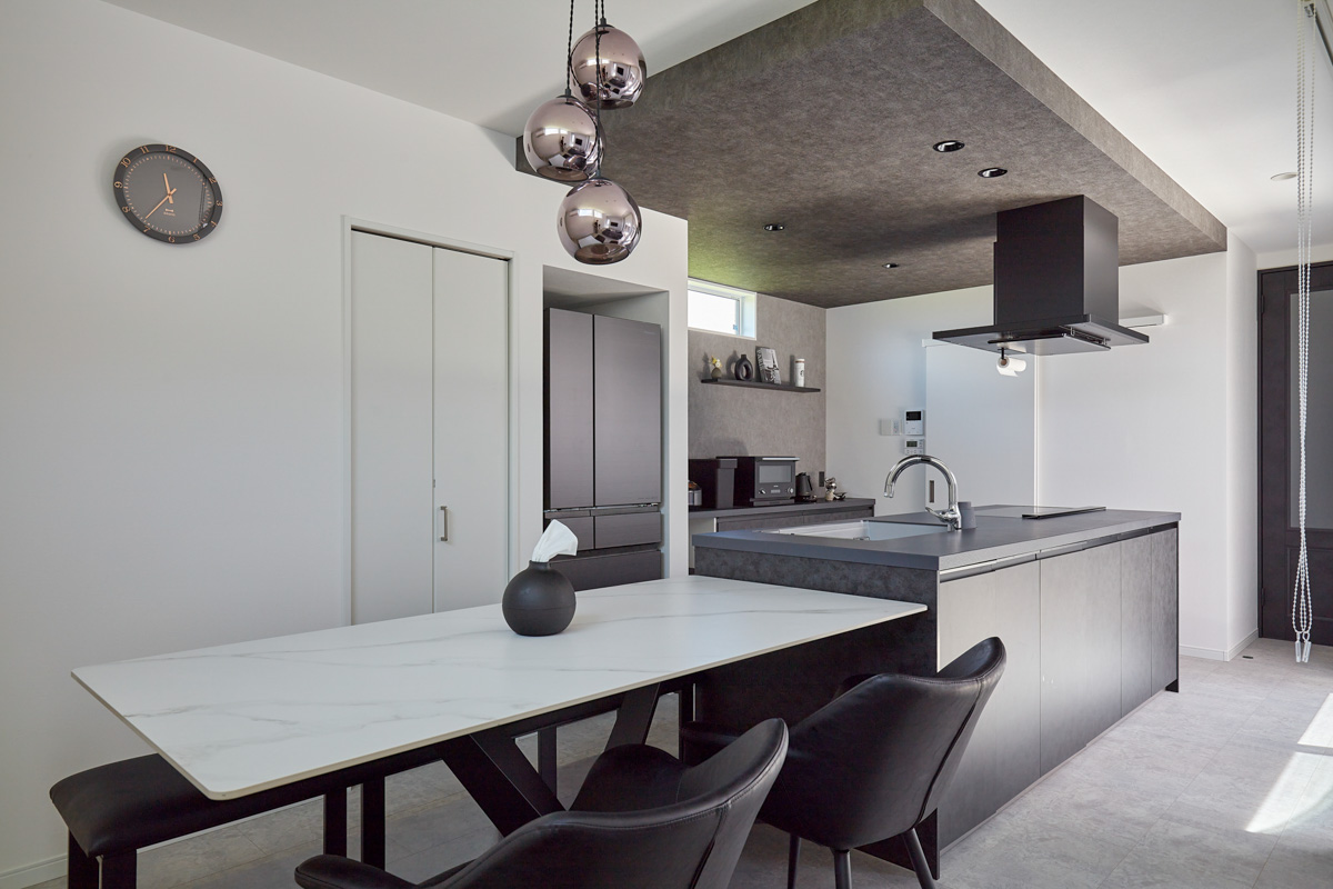 リビングと直結する広々コートヤードの家