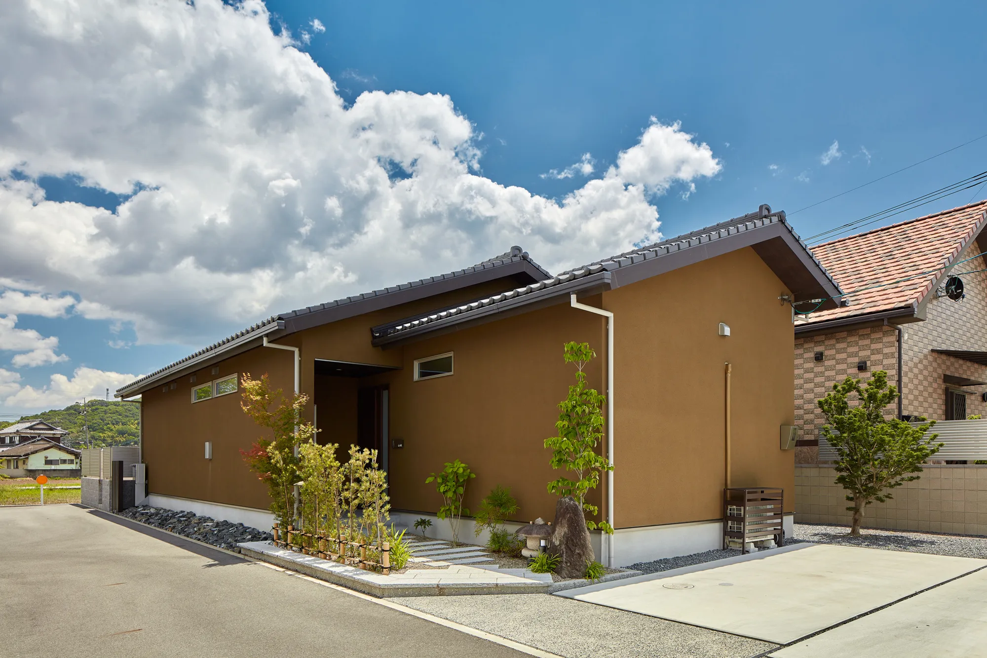 自然と調和する、ワンちゃんと過ごす家