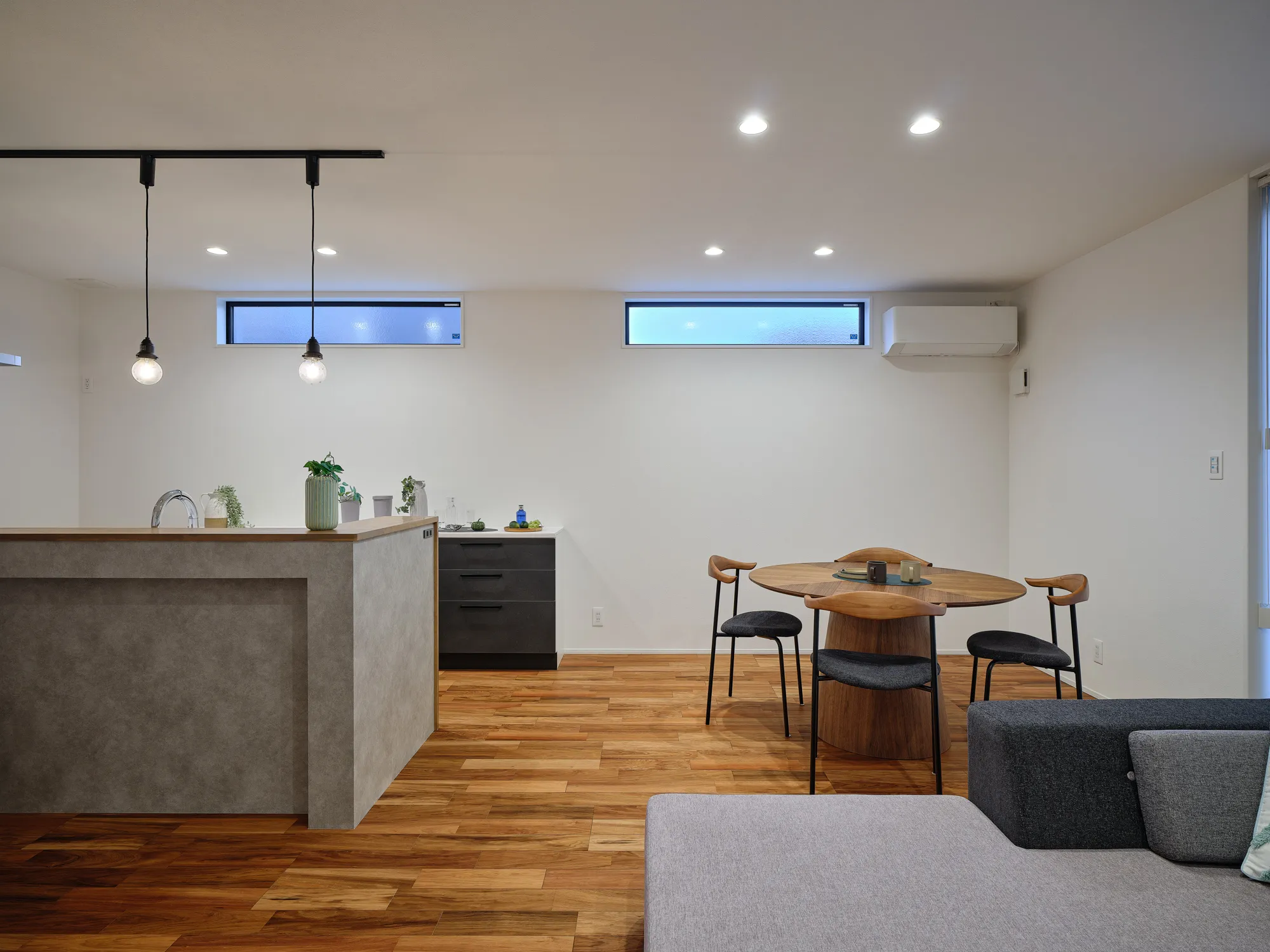 片流れ屋根と上質な空間美