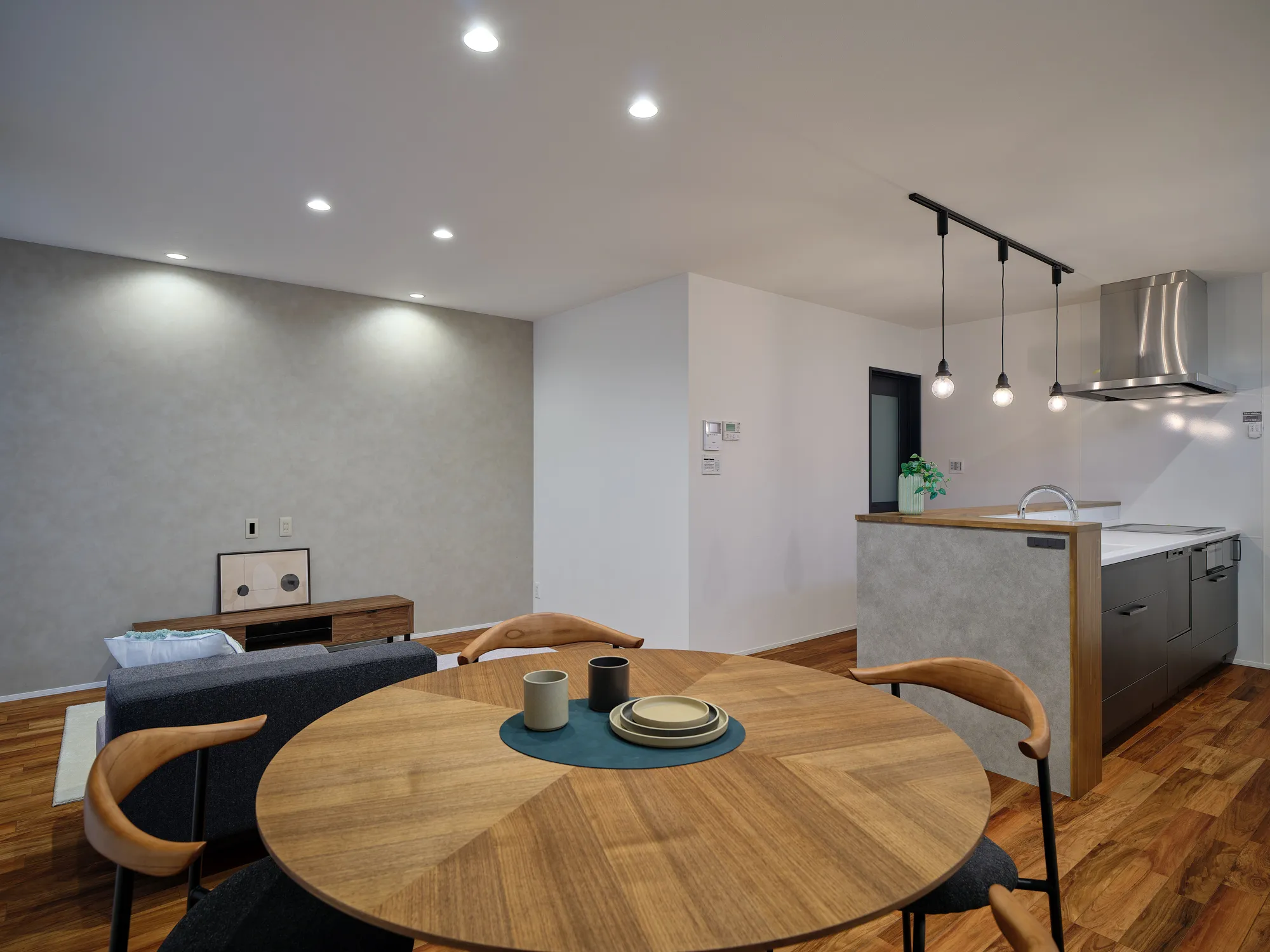 片流れ屋根と上質な空間美