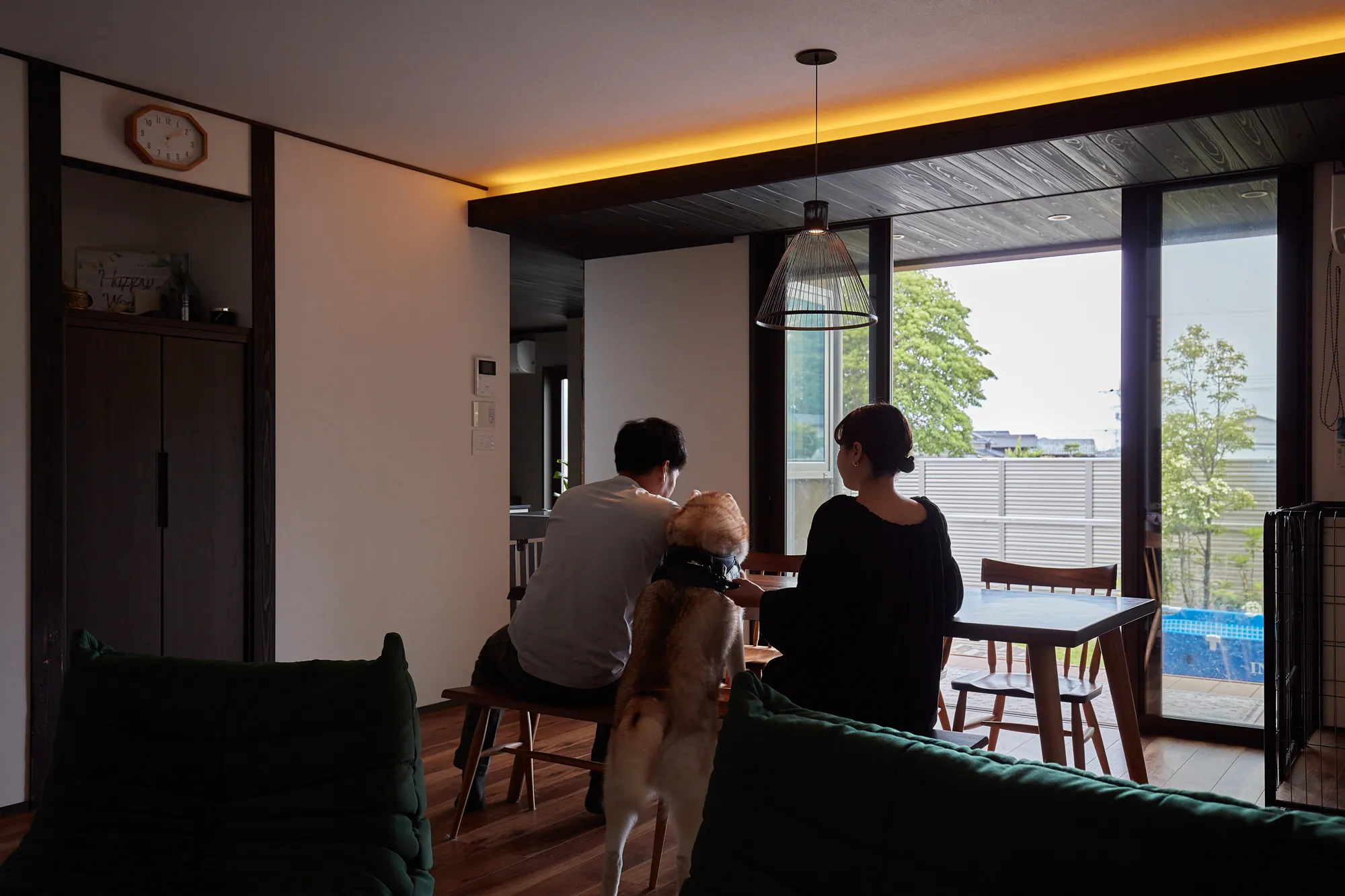 自然と調和する、ワンちゃんと過ごす家