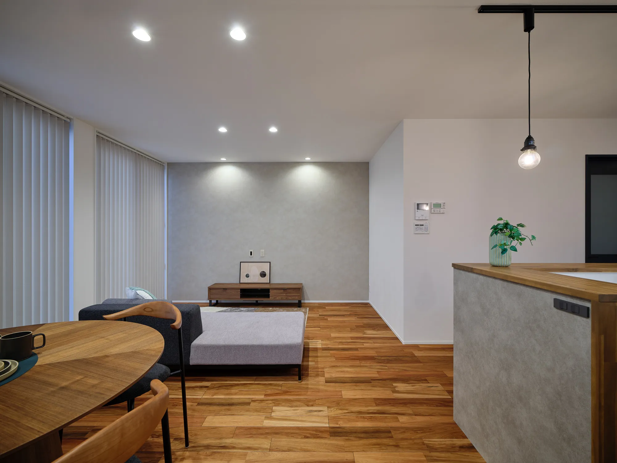 片流れ屋根と上質な空間美