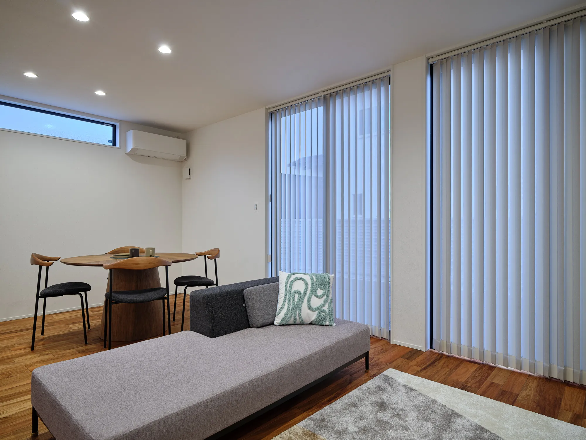 片流れ屋根と上質な空間美