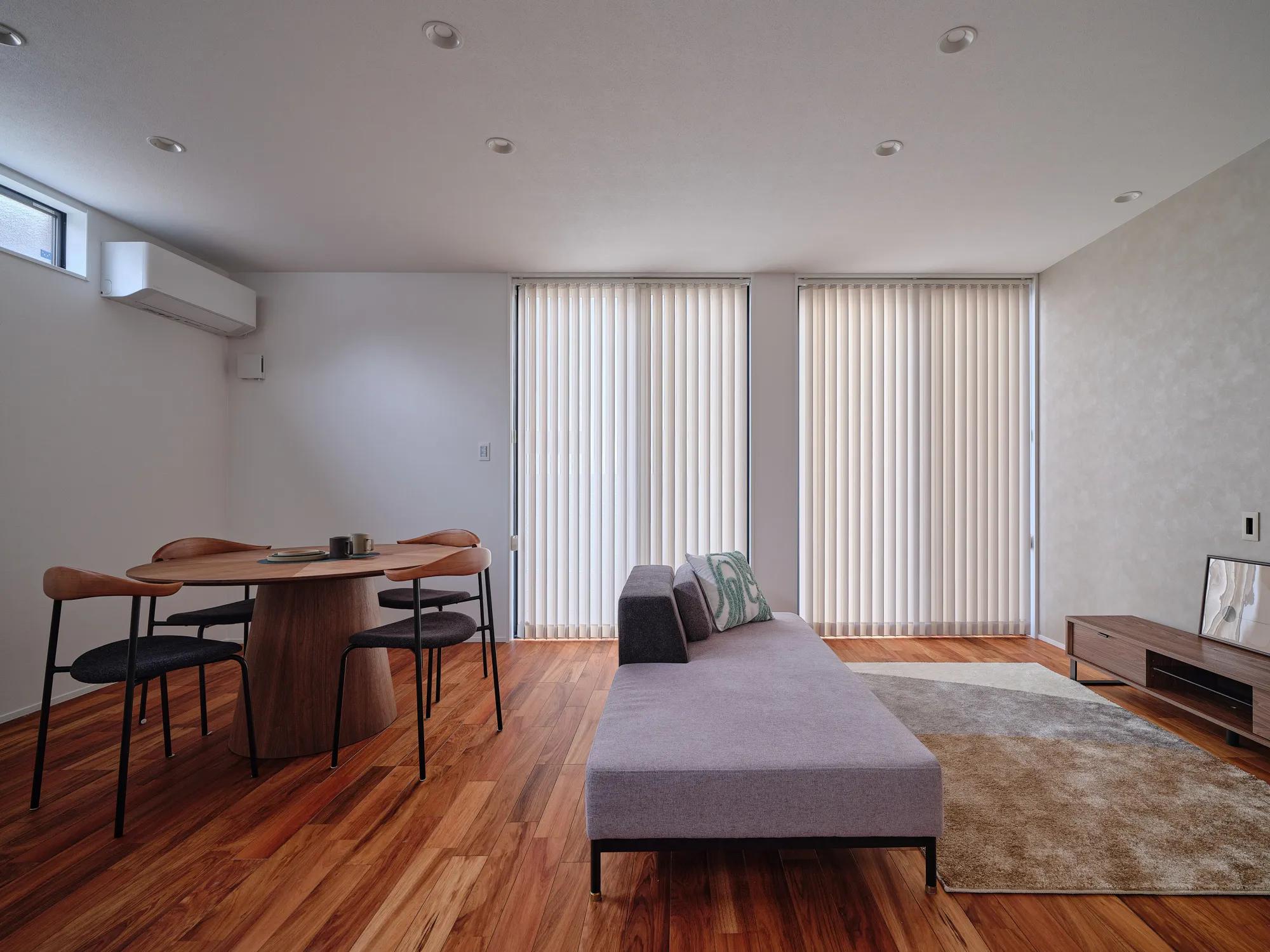 片流れ屋根と上質な空間美