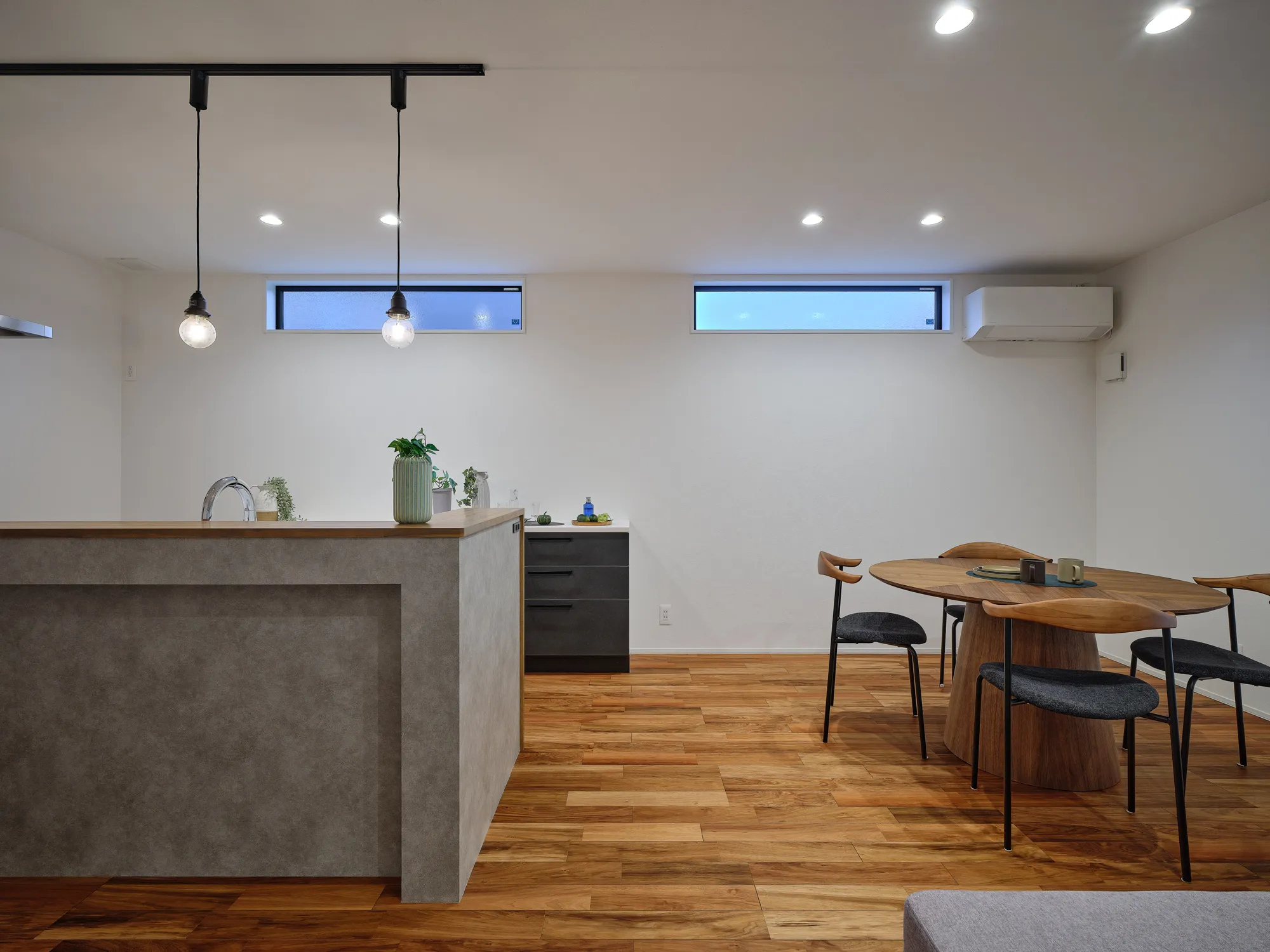 片流れ屋根と上質な空間美