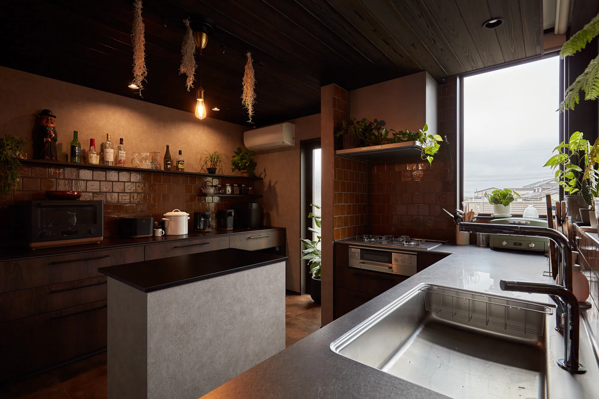 自然と調和する、ワンちゃんと過ごす家