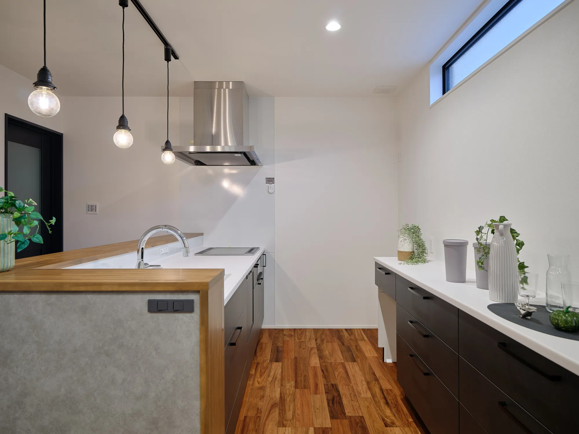 片流れ屋根と上質な空間美