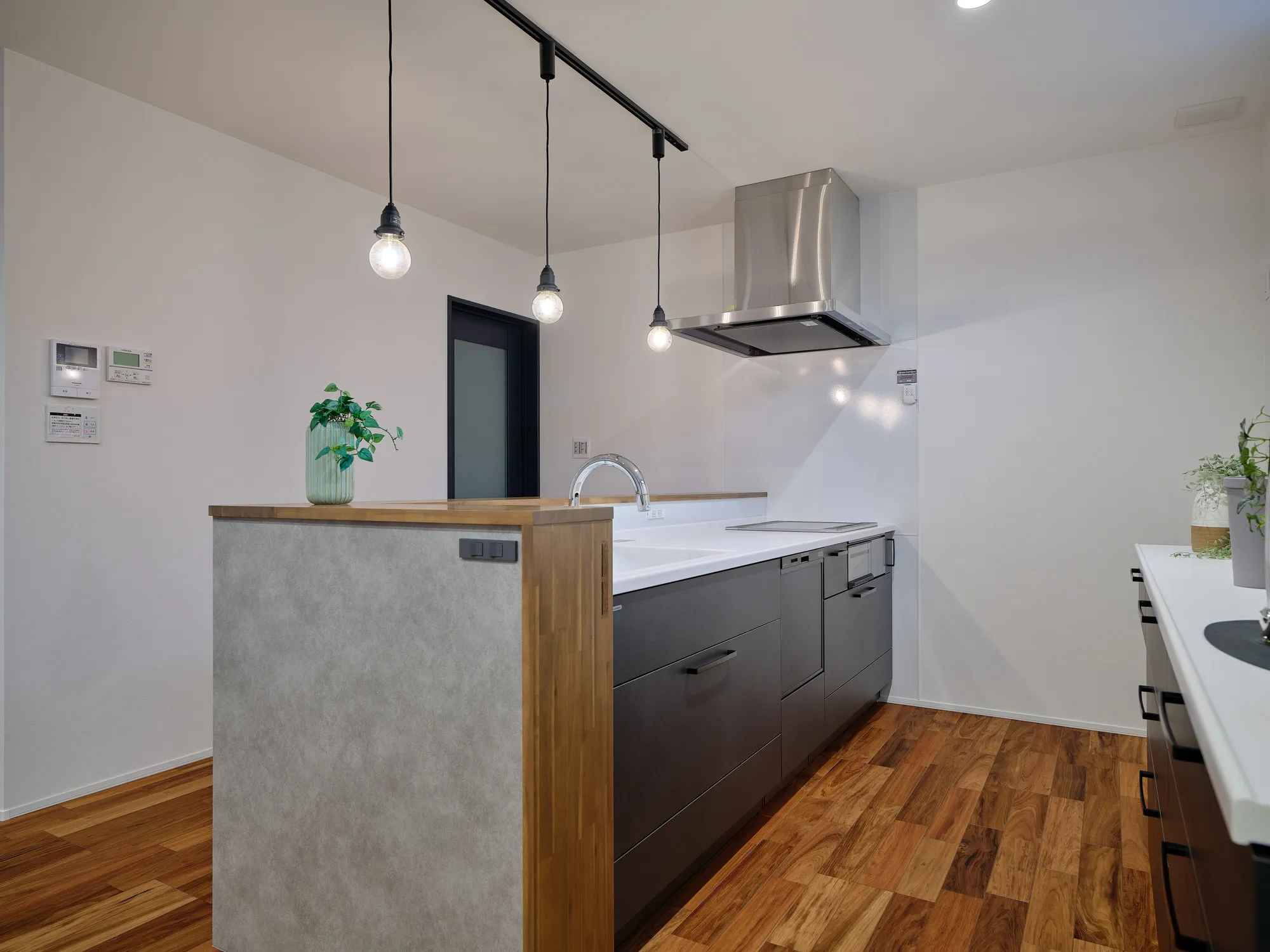 片流れ屋根と上質な空間美