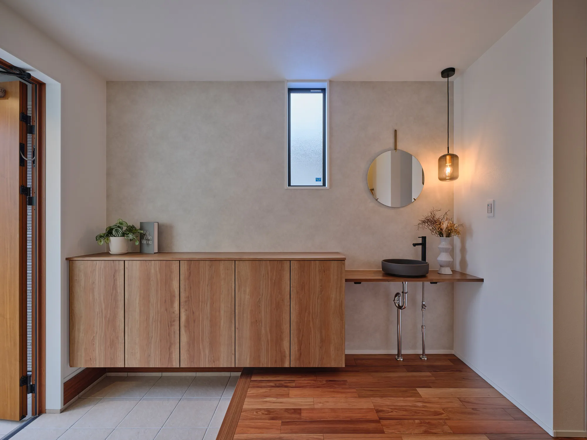 片流れ屋根と上質な空間美