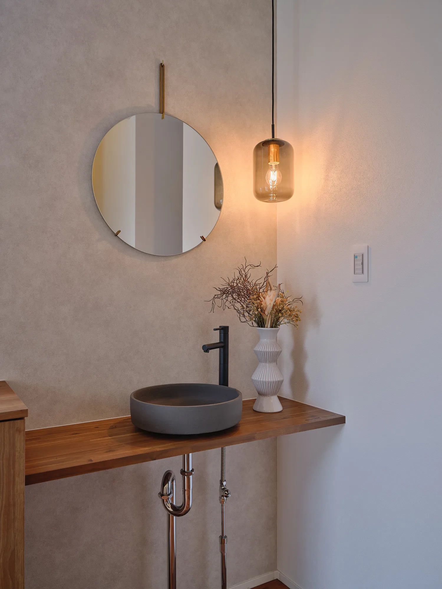 片流れ屋根と上質な空間美