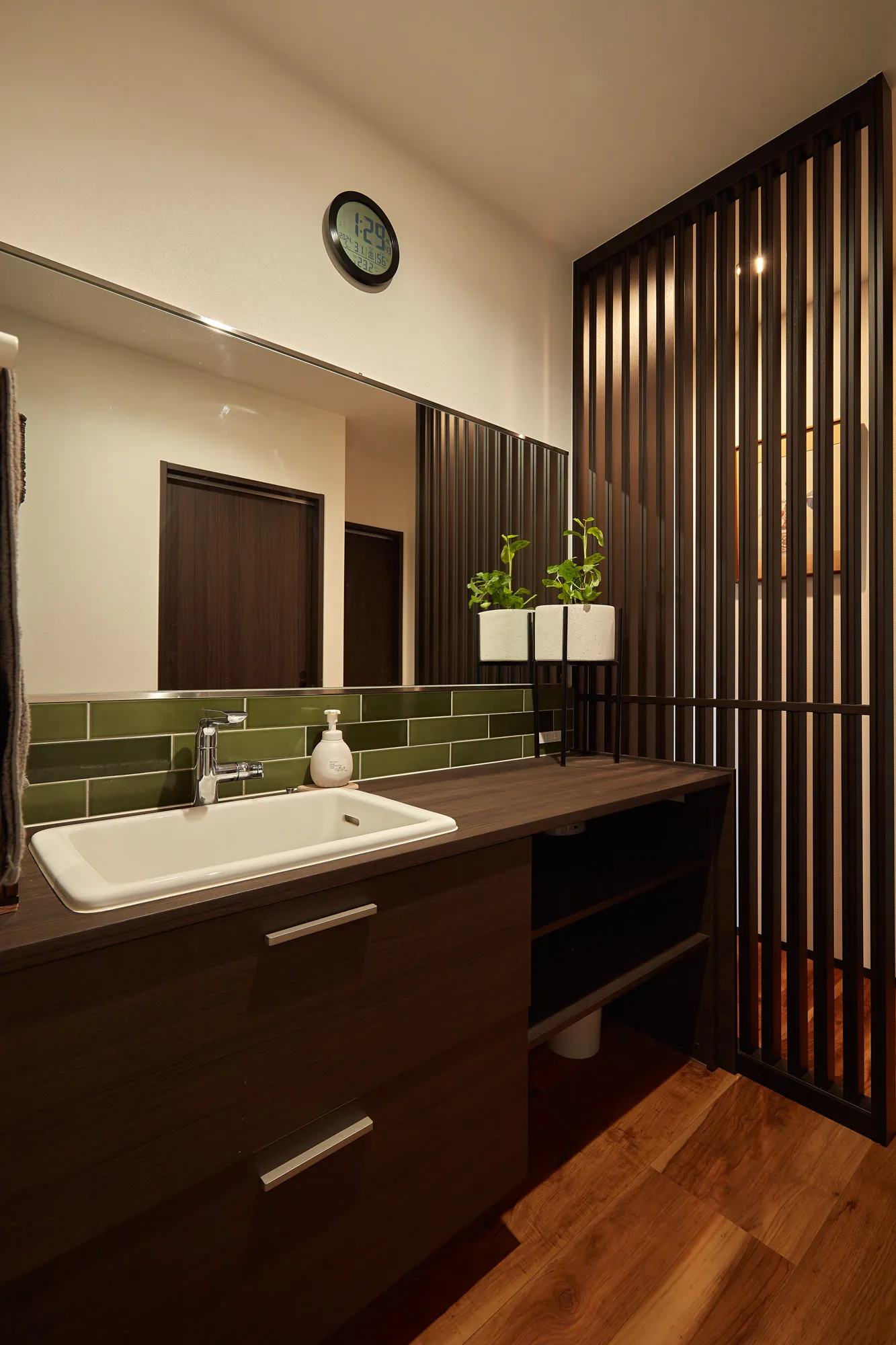 自然と調和する、ワンちゃんと過ごす家