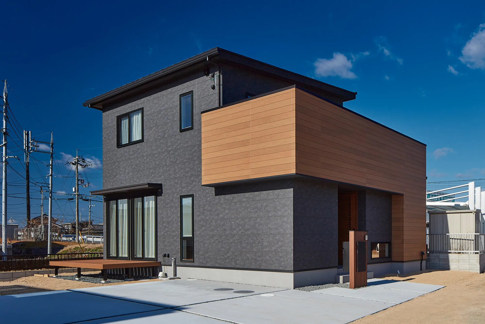 木目と光が彩るくつろぎの住まい