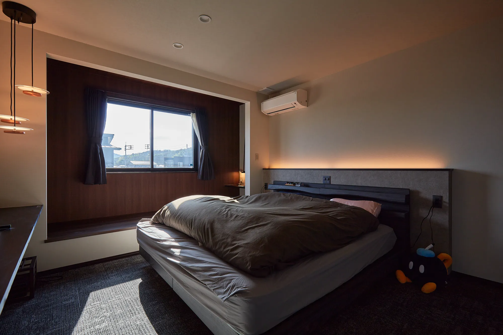 木目と光が彩るくつろぎの住まい