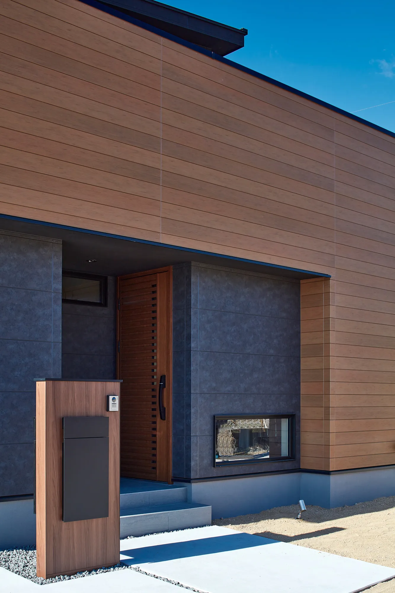 木目と光が彩るくつろぎの住まい