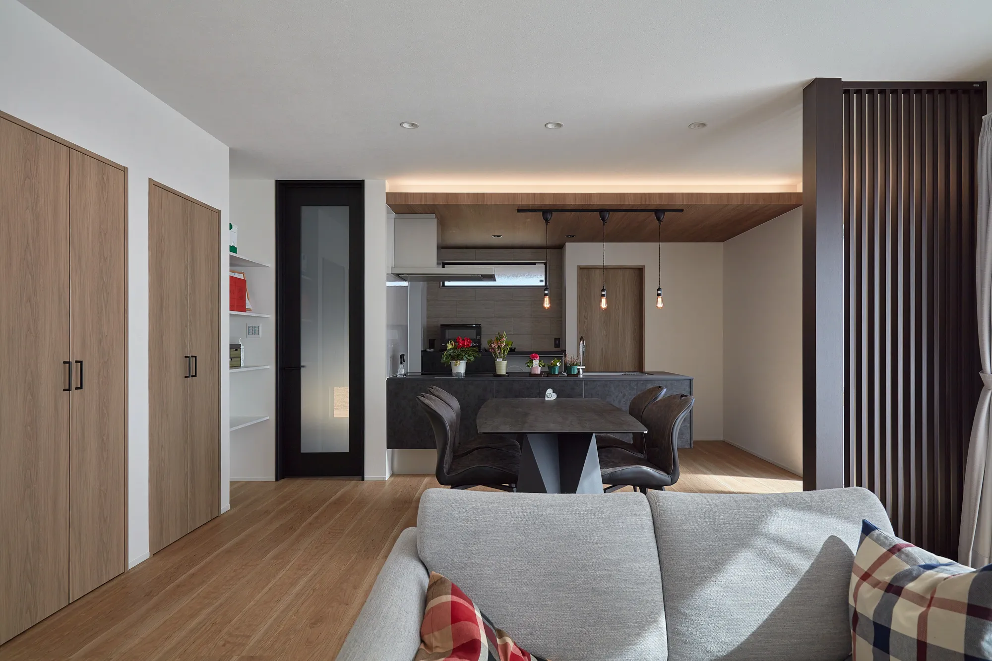 木目と光が彩るくつろぎの住まい