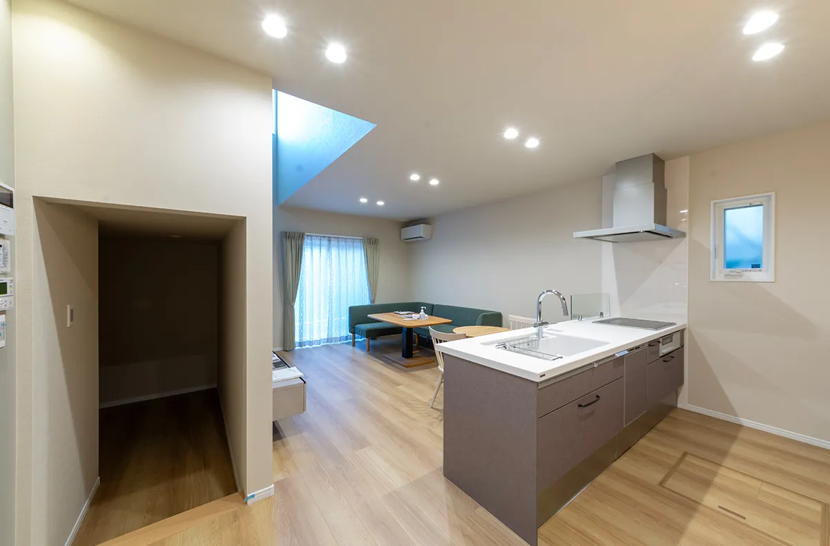 中畝 三角屋根とスキップフロアの家