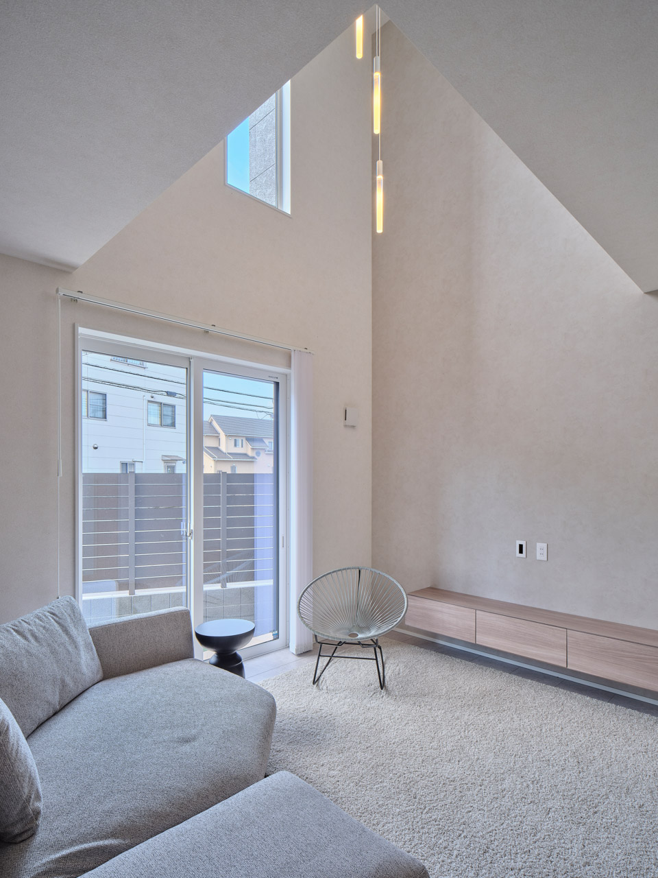 視線も気分も抜ける、余白とやさしさのある家