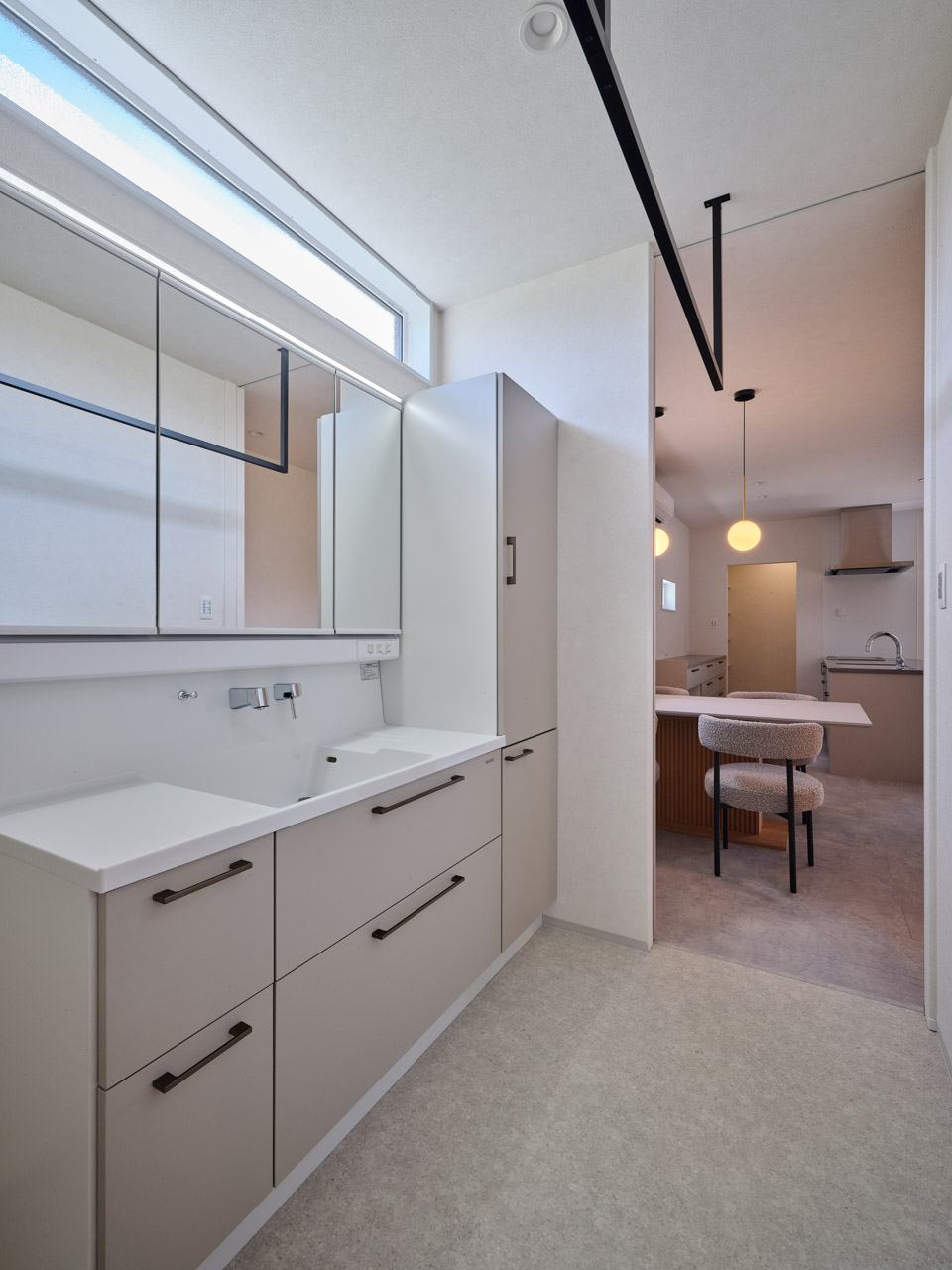 視線も気分も抜ける、余白とやさしさのある家