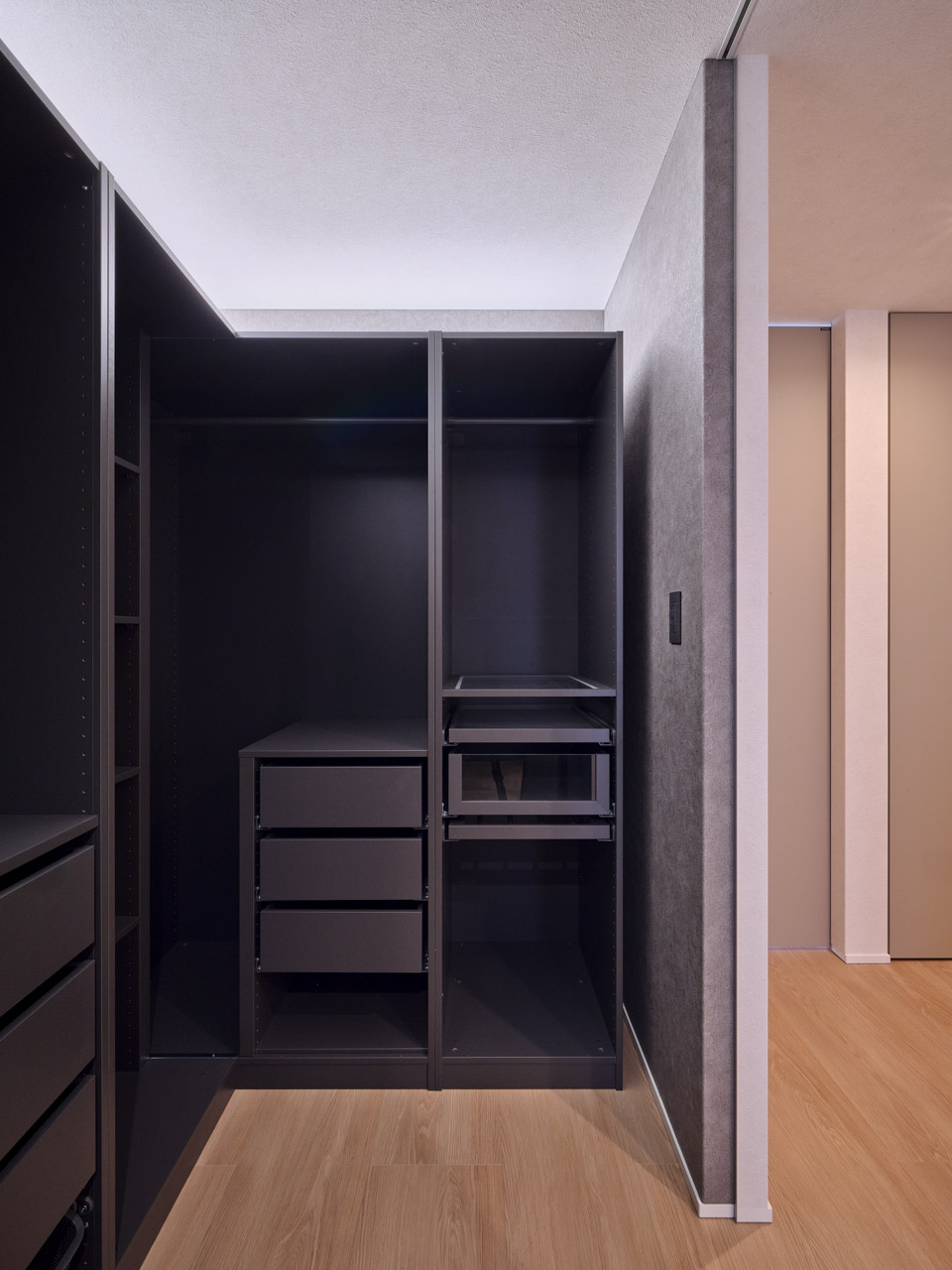 視線も気分も抜ける、余白とやさしさのある家