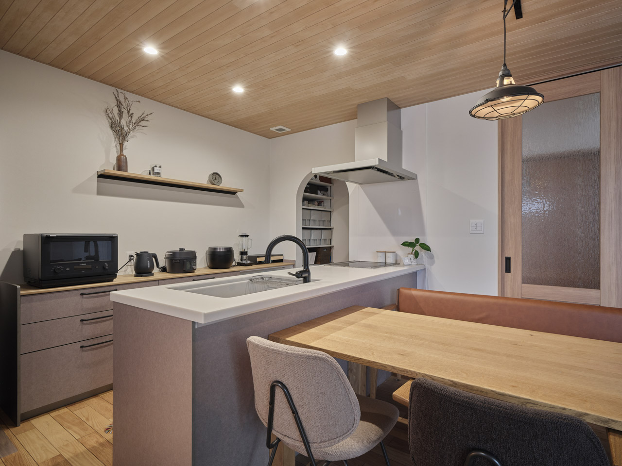 家族の今と未来を想う、タイルデッキのある家