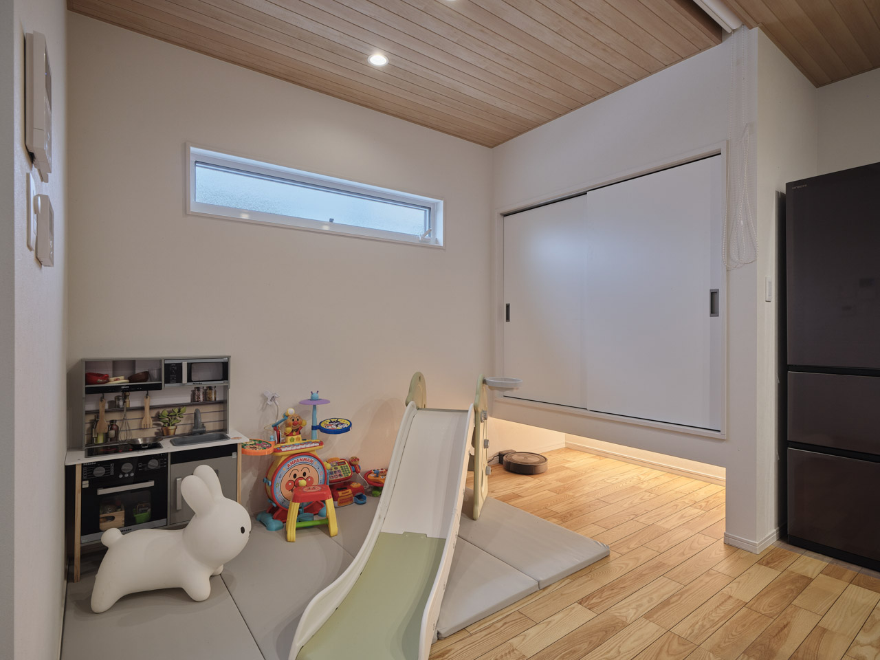 家族の今と未来を想う、タイルデッキのある家