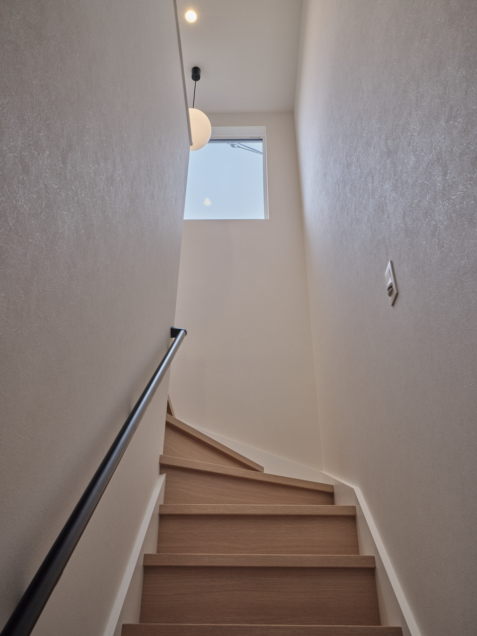 家族の今と未来を想う、タイルデッキのある家