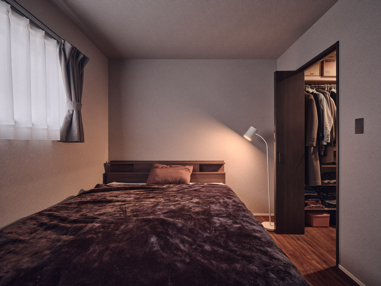 朝日と中庭に癒される家