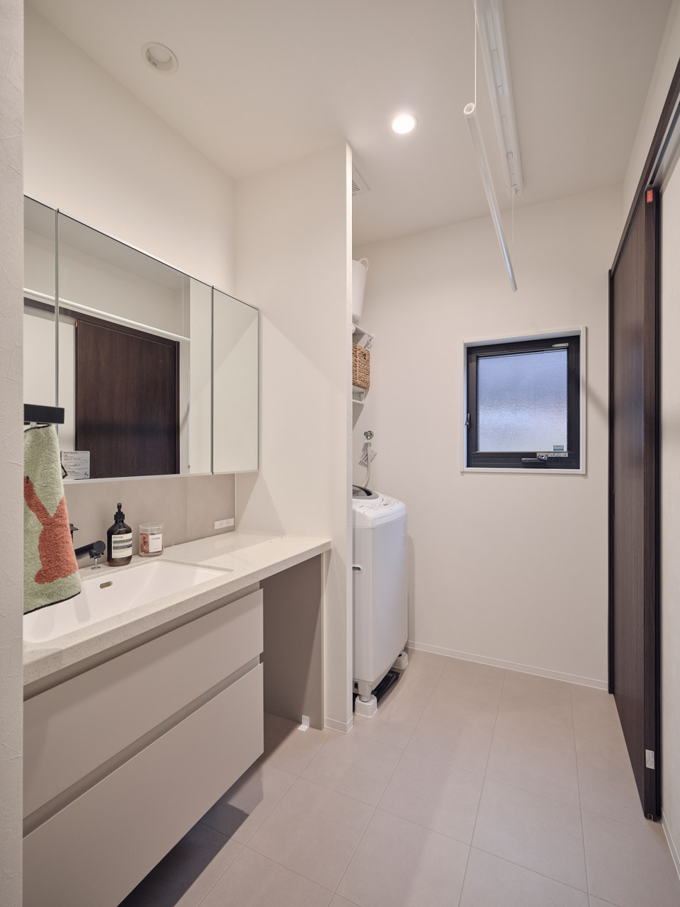 朝日と中庭に癒される家