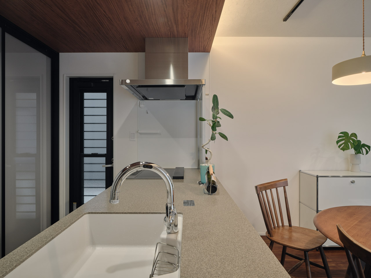 朝日と中庭に癒される家