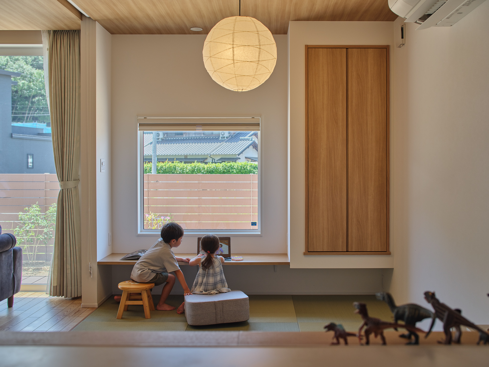 冬でも暖房いらずの温かさ。光あふれるLDKと、こだわりの「和」が紡ぐ幸せな日常。