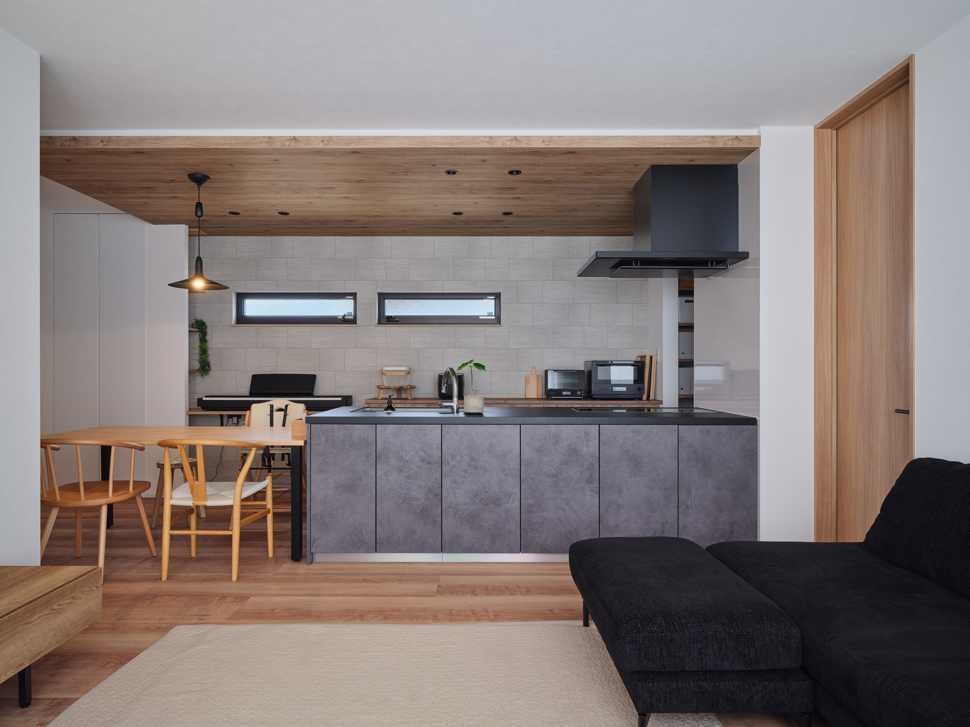 完璧な家事動線と階段下の隠れ家。耐震性能がもたらす心のゆとり。